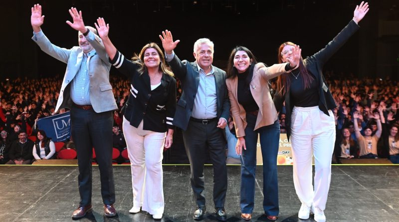 Cornejo encabezó una nueva edición del Maker Day que reunió a más de 1.900 estudiantes en Mendoza