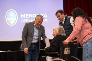 El Gobierno entregó 41 escrituras a familias de Las Heras y avanza en la regularización dominial