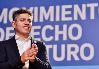 Axel Kicillof trata de tomar distancia de la interna del peronismo y busca consolidar su armado político