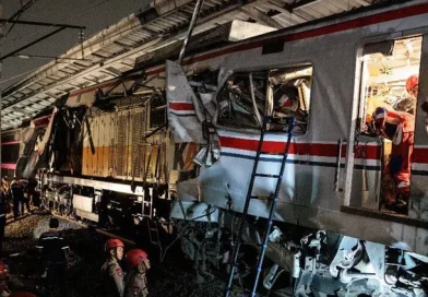 Tragedia en Indonesia: choque de trenes dejó al menos 14 muertos y más de 80 heridos