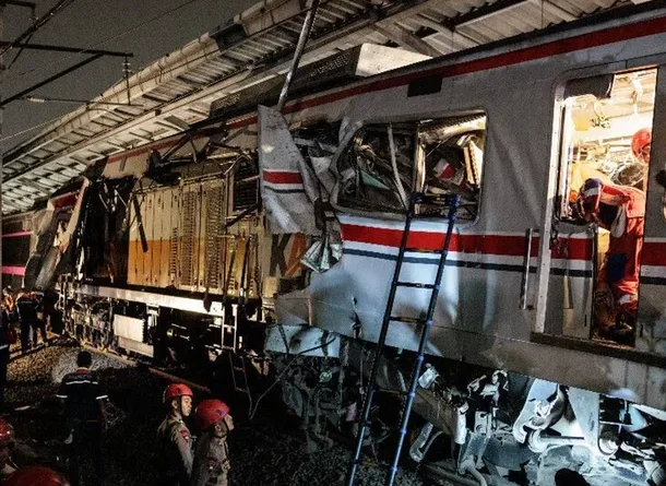 Tragedia en Indonesia: choque de trenes dejó al menos 14 muertos y más de 80 heridos