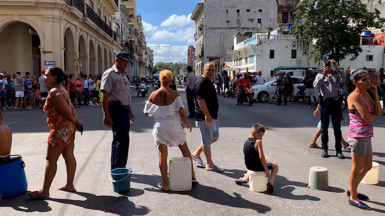El drama de la falta de agua en La Habana: crisis, mercado negro y desigualdad en el acceso al recurso