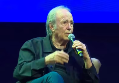 Joan Manuel Serrat reclama dignidad: “Prescindir de los viejos es como quemar los libros, es destruir la memoria”
