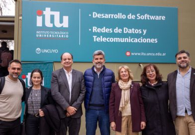 Ulpiano Suarez visitó la Feria de Emprendimientos Tecnológicos del ITU