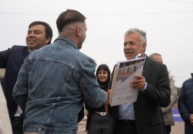 El Gobernador Cornejo entregó 49 viviendas del barrio Río Diamante IV de Las Heras