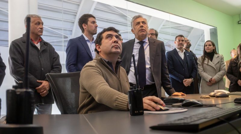 Cornejo recorrió el Centro de Monitoreo de la Terminal y destacó la incorporación de más de 100 cámaras al sistema provincial