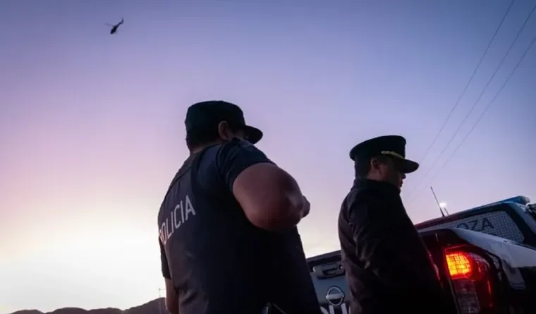 Entraron a robar en una casa, escaparon por los techos y terminaron detenidos en Maipú