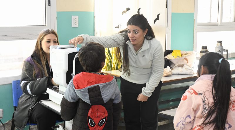 El programa «Ver para ser libres» llegó a los distritos Los Corralitos y Puente de Hierro