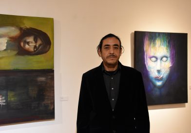 El artista David Acevedo realizará un recorrido guiado por su muestra «Identidades inestables»