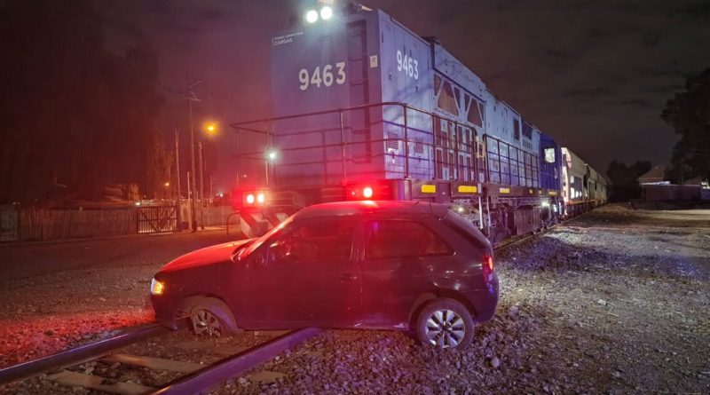 Un vehículo chocó contra un tren de cargas en Guaymallén