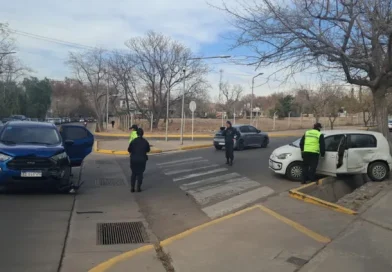 Dos autos protagonizaron un fuerte accidente en Ciudad