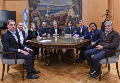 Santilli y Caputo avanzaron en un acuerdo con los gobernadores del Norte para que apoyen la ley de zonas frías en el Senado
