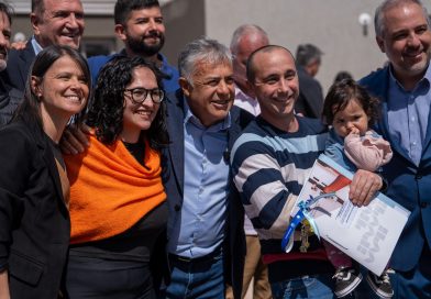 Cornejo entregó 38 viviendas en Maipú y destacó la continuidad del programa IPV Mi Casa