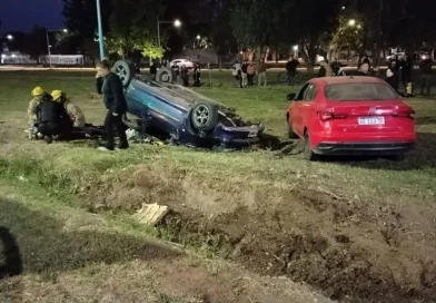 Vuelco en el Acceso Este: cuatro personas resultaron heridas tras un choque en Guaymallén